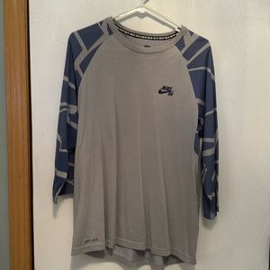 Nike SB Baseball t-shirt. 3/4 sleeve. Men Large. Worn